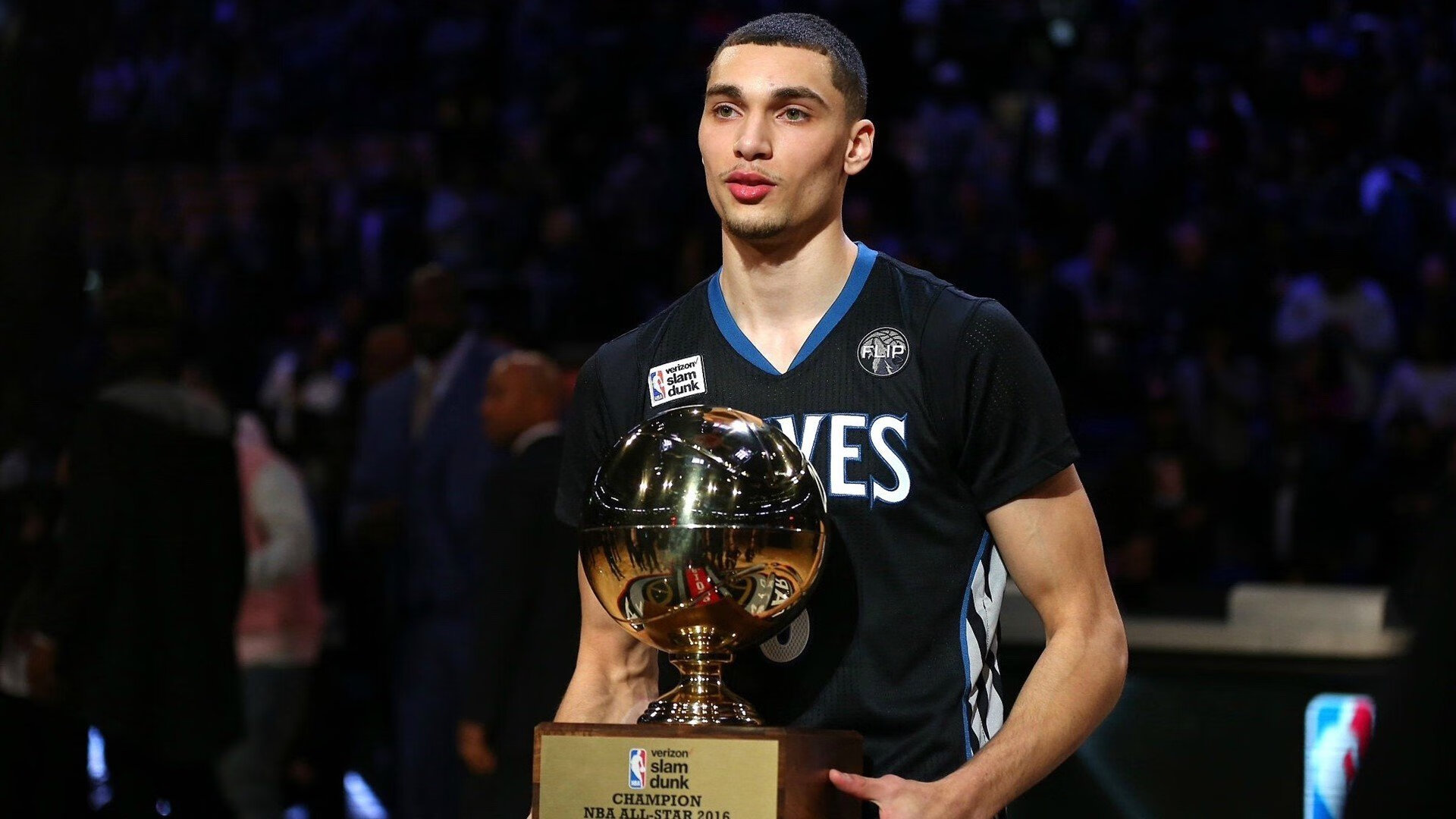 传奇归来！Faker防守艺术统治赛场，中国观众隔空沸腾，传奇归来！Faker极致防守统治赛场引中国观众隔空沸腾