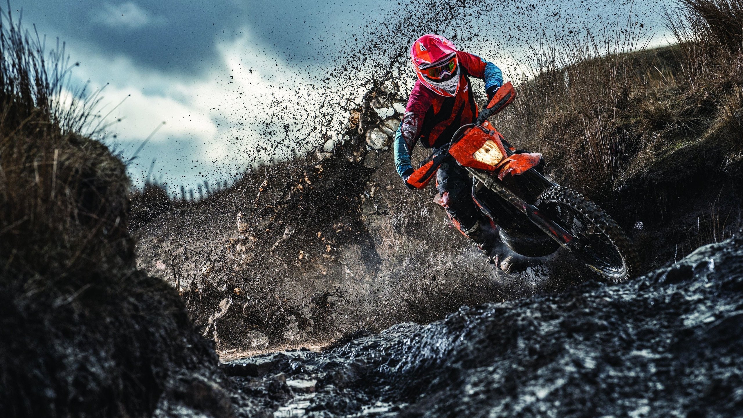 英雄归来，德罗巴踏入赛场的瞬间，曼联的胜利已悄然铸就，王者归来！德罗巴现身瞬间锁定曼联胜局