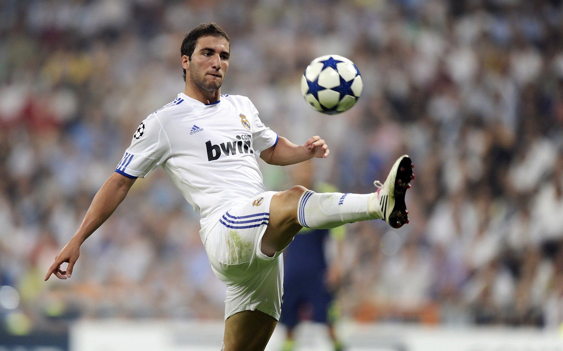 当哈兰德身披中国队战袍，一场胜利与千万次叩问，哈兰德身披中国战袍，一场胜利与千万次叩问